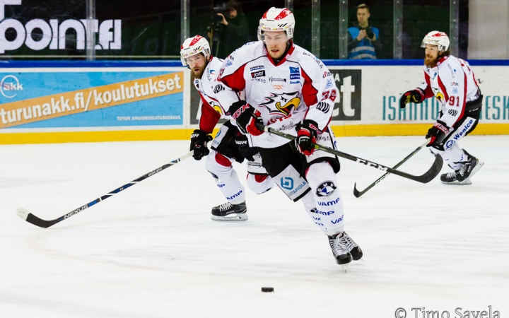 Ponterős finn hátvéd az Acélbikáknál