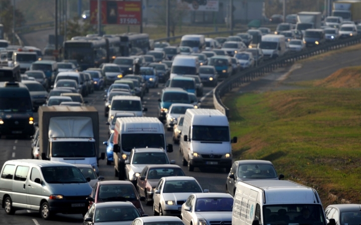 Több kilométeres dugó az M7-en