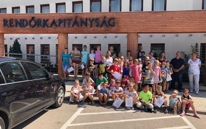 Táborozók a rendőrségen