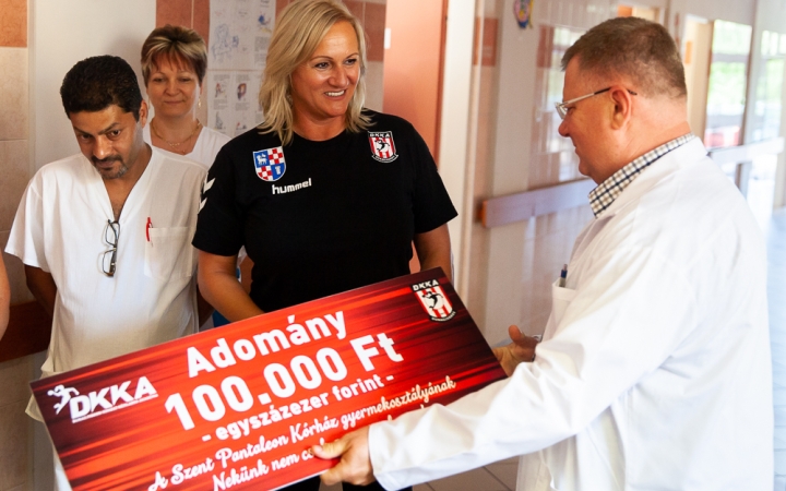 D+ Híradó - Kávézó, adomány