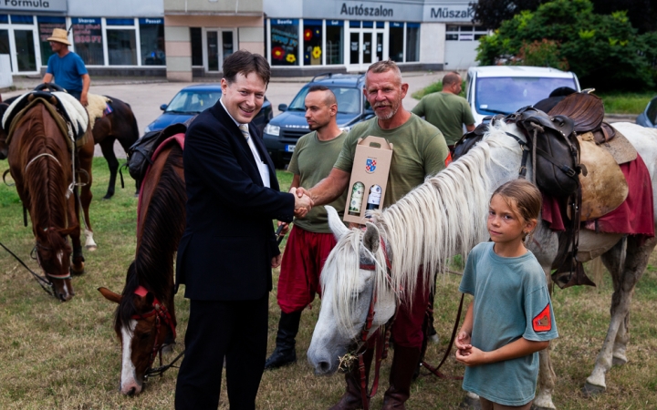 Gyalog és lóval Mohácsig