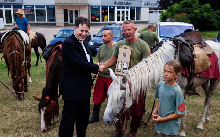 Gyalog és lóval Mohácsig