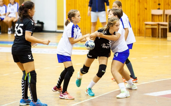 Játékkal emlékeztek a kézilabdázók