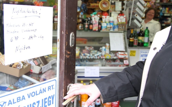 Vasárnapi nyitva tartás: itt vásárolhatunk!