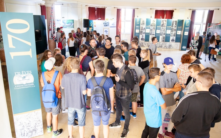 A hadsereg története testközelből