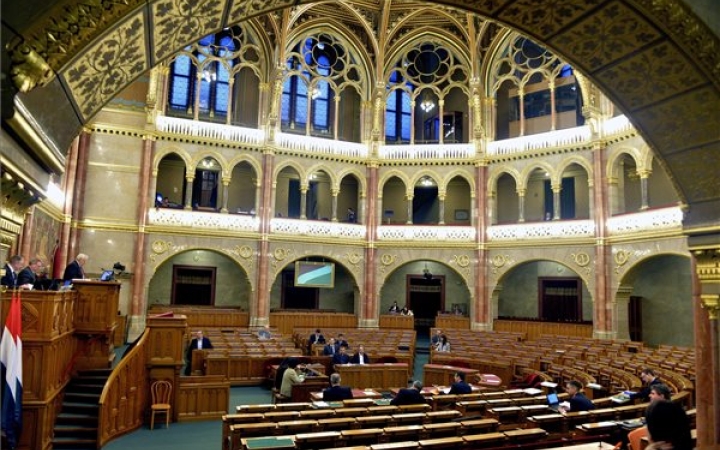 Mi lesz ma a Parlamentben?