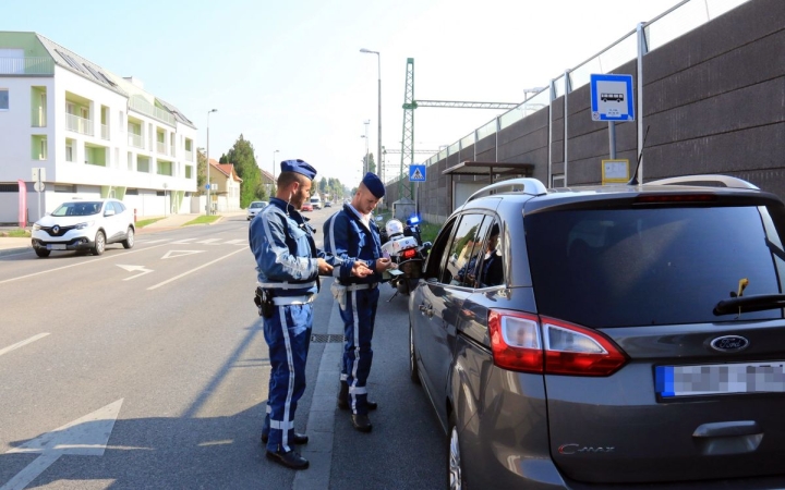 Razziáztak a rendőrök