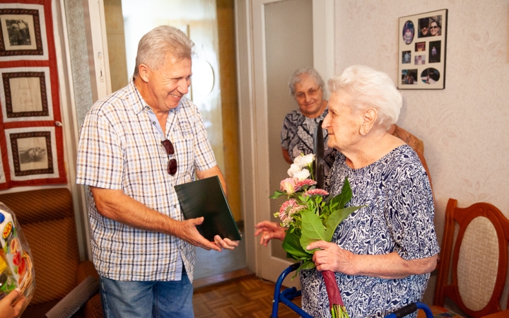 Köszöntés öt év után újra