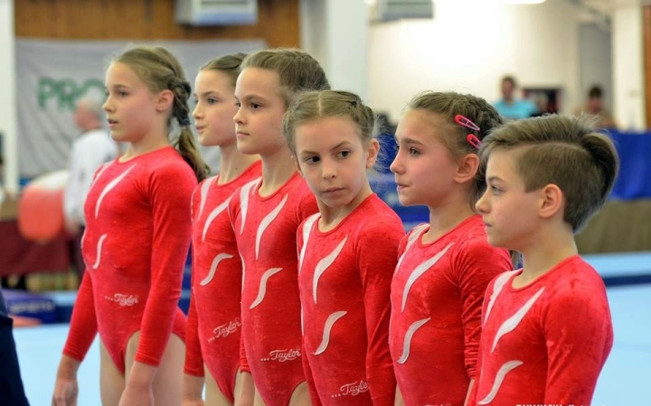 Kezdő tornászok Trenka János kezei alatt