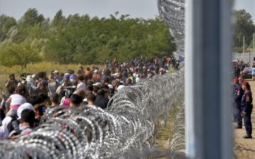 Nem lehet olyanokra bízni a határvédelmet, akik kezében ott a kerítésvágó