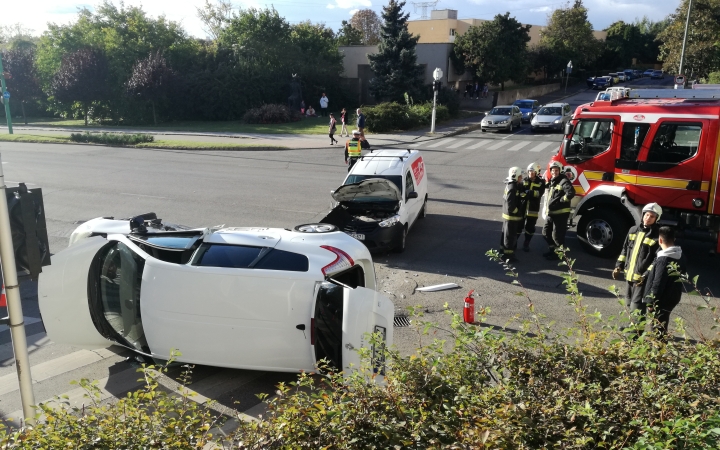 Felborult egy autó a Kallósnál