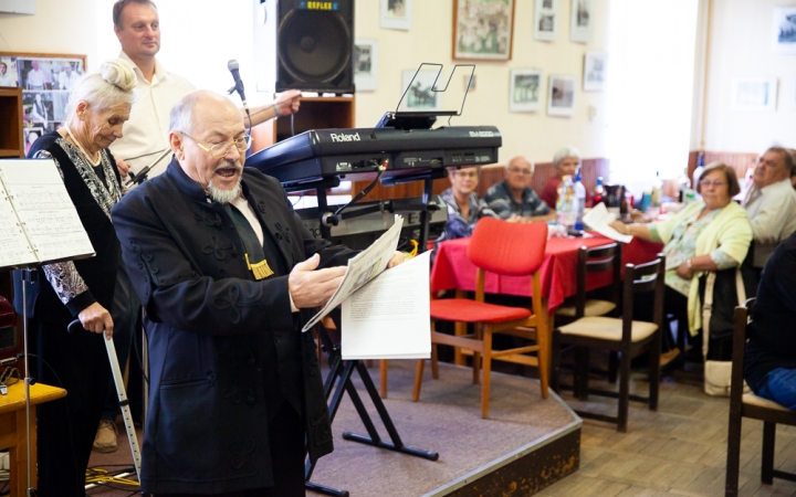 Szüreti bál dalolászással, tánccal