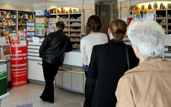 Gyógyszertár, betegek kórusa