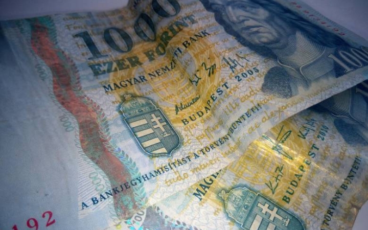 Még ebben a hónapban fizethetünk a régi ezresekkel