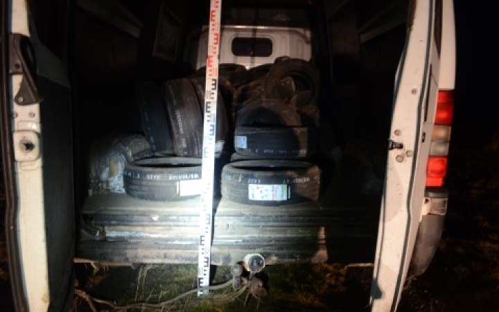 Filmbe illő hajsza az éjszakában - gumitolvajok, autós üldözés, lövések