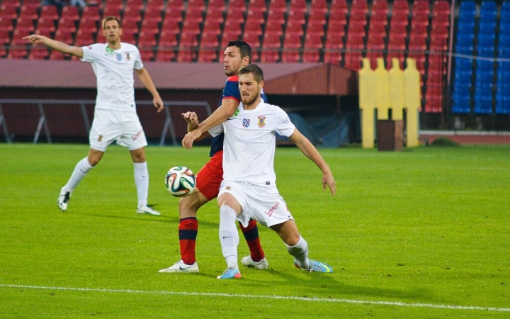 Labdarúgás: érthetetlen szétesés