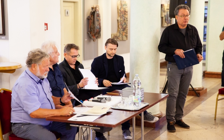 Egy művész, két műfaj