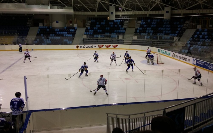 Jégkorong: félgőzzel is simán