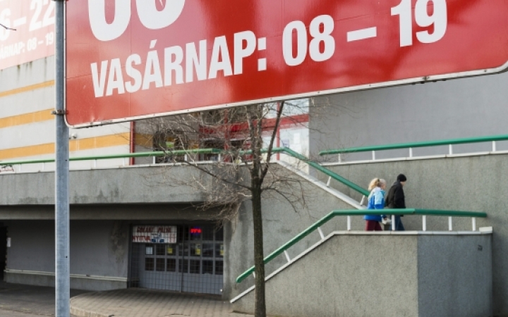 Vasárnapi zárva tartás - a pult másik oldala