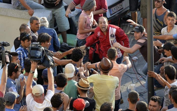 Pénzt és luxuslakást követelnek a migránsok