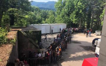 Száz migráns érkezik naponta a horvát határhoz