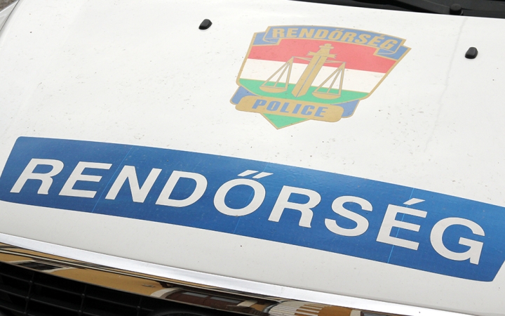 Árokba hajtott egy autó a 62-esen