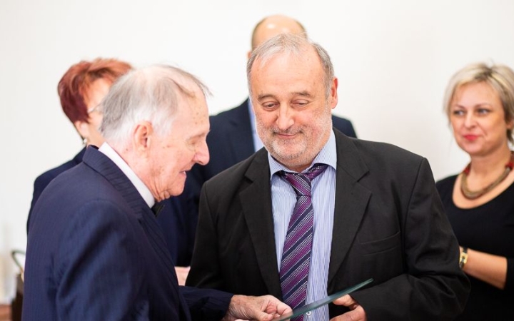 Isten éltesse Karcsi bácsi!