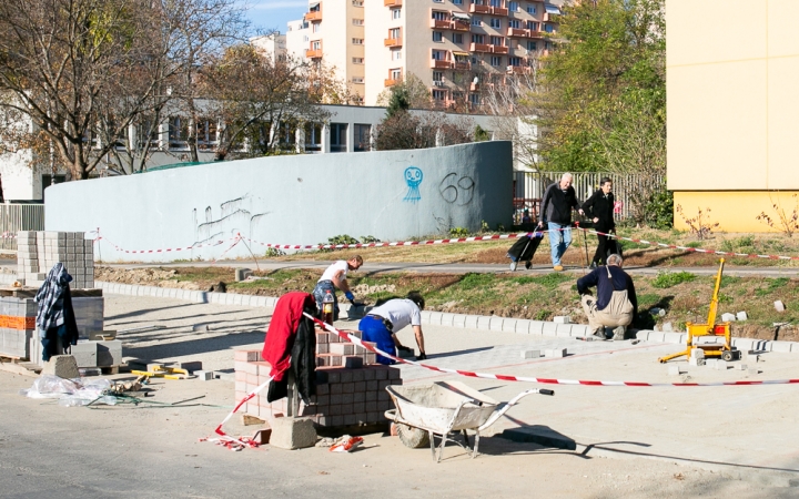 Bővítik a parkolót