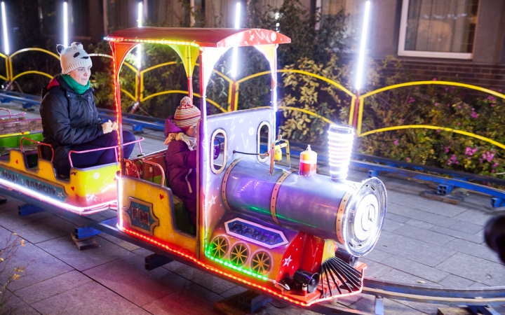 D+ Híradó - Adományátadó, Adventi Forgatag