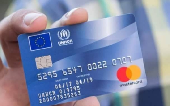 Brüsszel önti az uniós állampolgárok pénzét a migránskártyákra