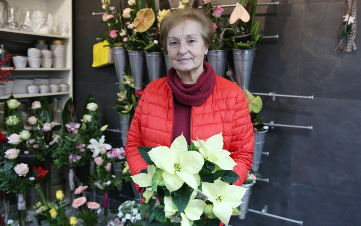 Aki virágokból köt harmóniát