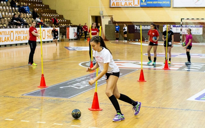 Ismét toboroztak az akadémián