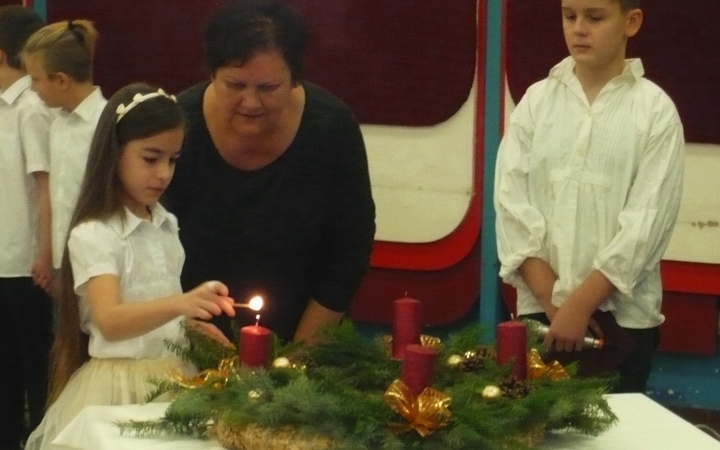 Adventi hangolódás