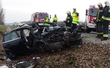 Halálos baleset, két ember életét vesztette az M6-oson Iváncsánál