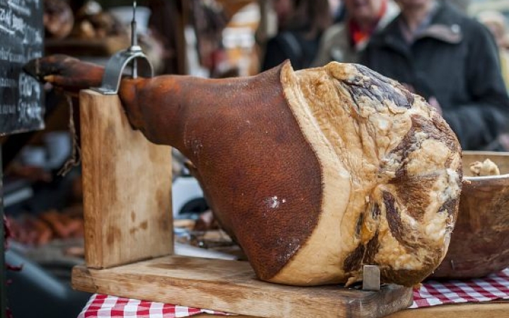 Locsolópénz - 7 milliárdot költünk sonkára húsvétkor