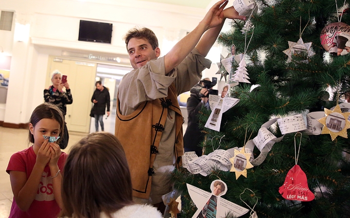 Fadíszítés együtt a diákokkal