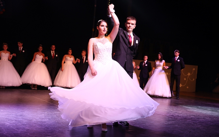 A Dunaferr iskola végzősei is feltűzték a szalagot