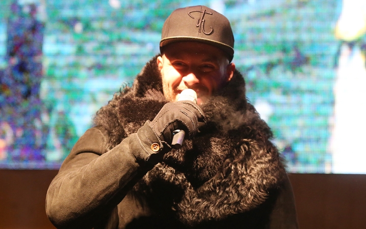 A felvidéki énekes hírére megtelt a főtér