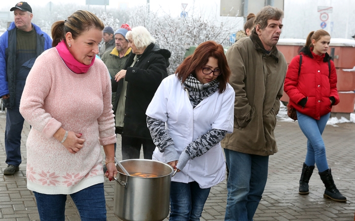 Meleg étel az otthontalanoknak
