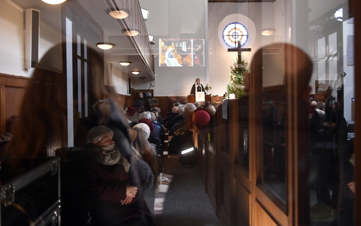 Merjük Isten elé vinni gondjainkat!