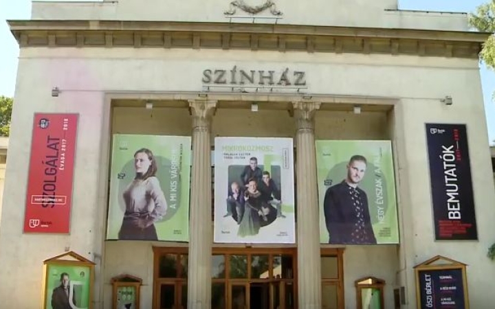 A semmiből lett színház