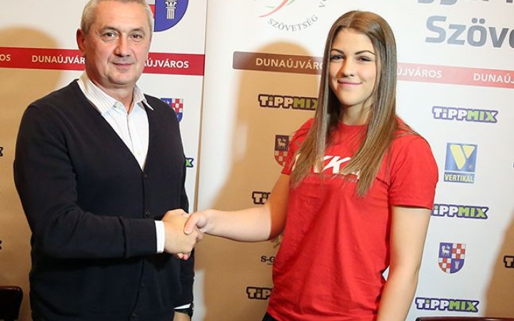 Dunaújvárosi kézilabdázó az "elitben"