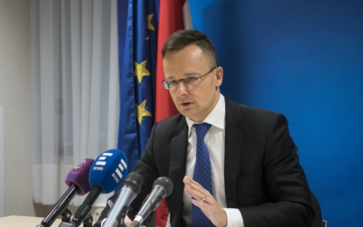 Szijjártó: Magyarország erején felül teljesít a békéért