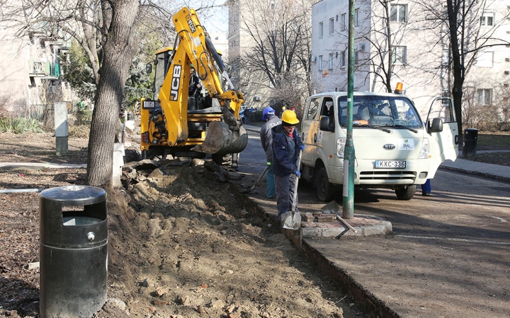 Járdafelújítás a József Attila utcában
