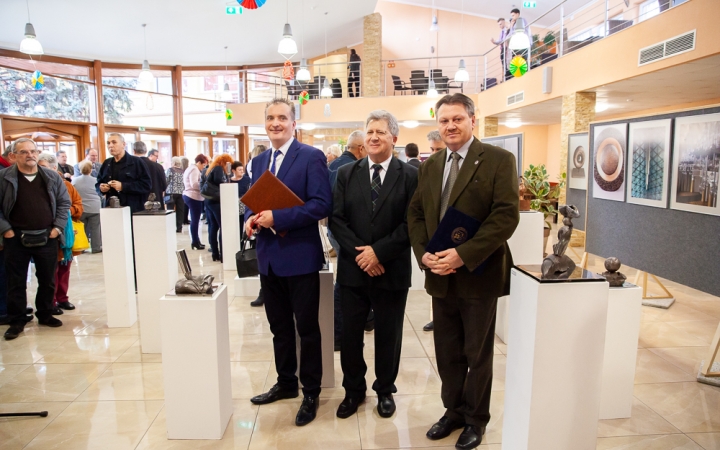 Aki kultúrával foglalkozik, közösséget épít