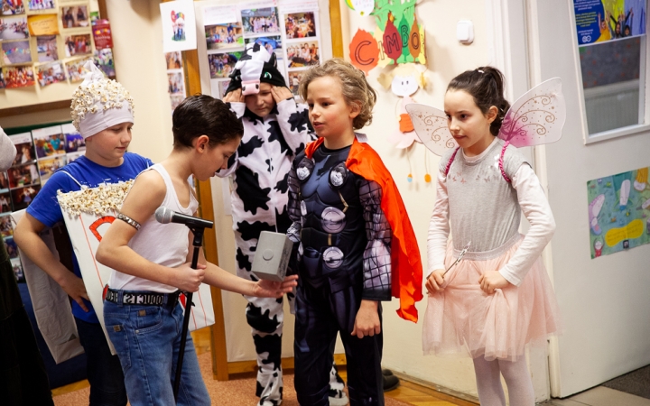 Cimborafarsang a könyvtárban