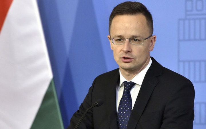 Szijjártó: aki a migrációt támogatja, az a terroristák visszatérését támogatja 