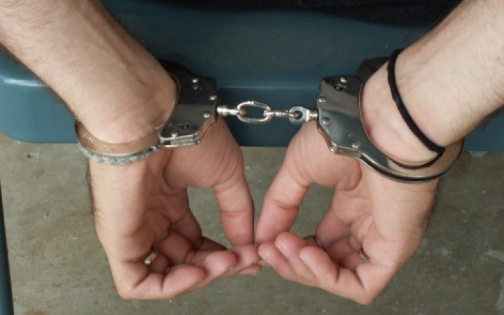 Igazoltatták, kiderült, hogy börtönben kellene ülnie