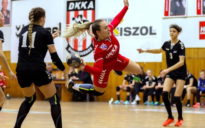 Visszavágtak az akadémisták