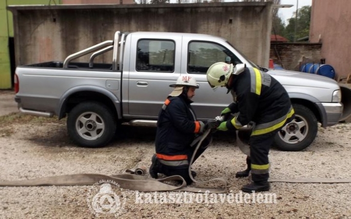 Tűzoltók: tizenkét önkéntes